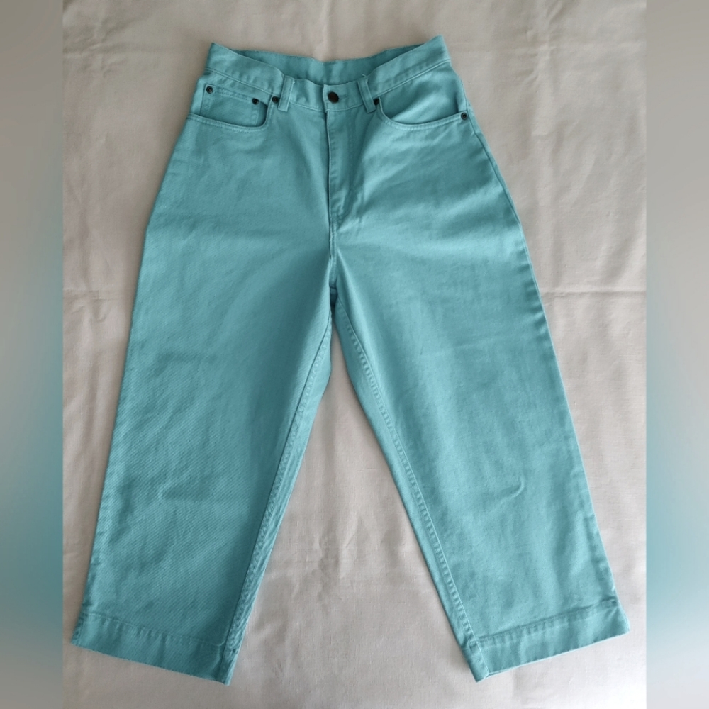 N/A. LL Bean vintage turquoise vintage capris